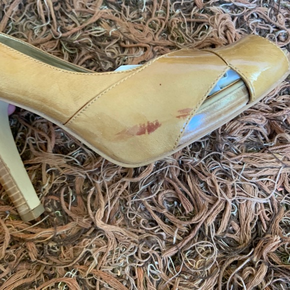 ✨ Y2K MOCHA PUMP HEELS ✨ - Picture 3 of 4